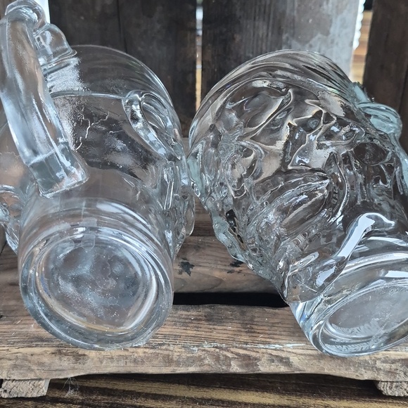 A Pair of 32 oz Luminarc pirate skull themed beer glasses - Picture 5 of 5